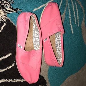 Toms pink lemonade canvas women’s shoes!!!